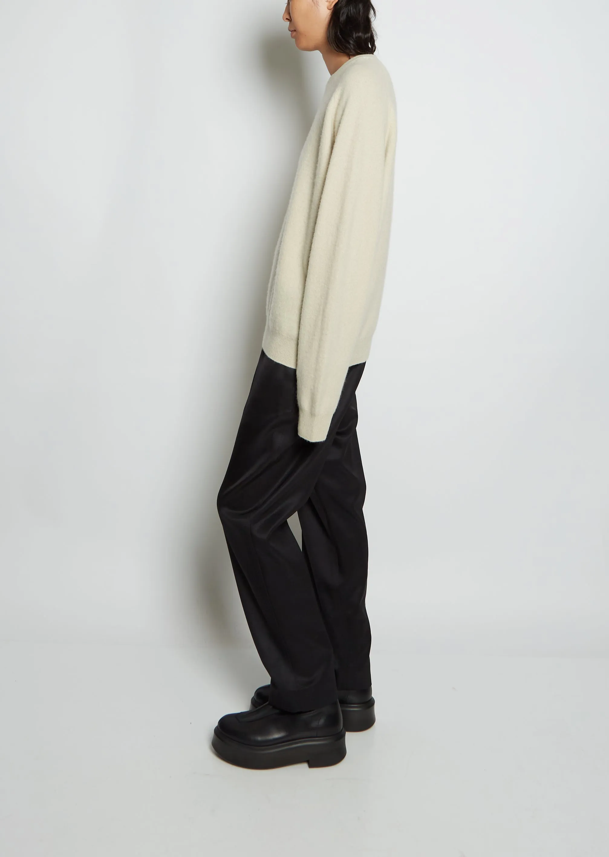 Boyfriend R-Neck Cashmere Sweater — Chalk